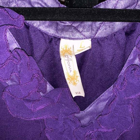 Purple shirt with ruffled collar - Picture 2 of 3